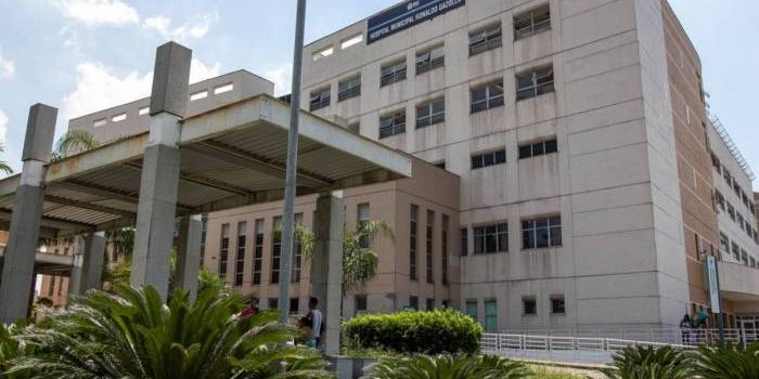Grupo invade alas de pacientes com covid-19 e causa tumulto no Hospital Ronaldo Gazolla