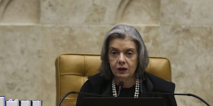 Cármem Lúcia condena atentados contra instituições