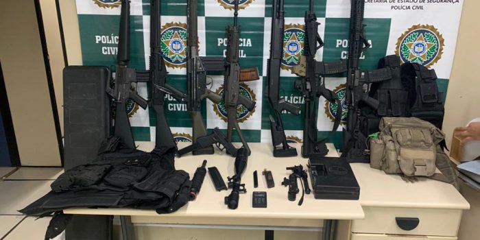Policia Civil apreende armas de brinquedos usadas em filmagens em  Favela do Rio