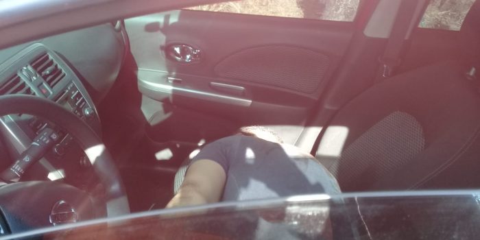 Homem é  executado a tiros dentro de carro em Queimados