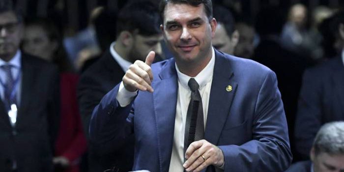 MPF fará acareação entre Flávio Bolsonaro e Paulo Marinho em setembro