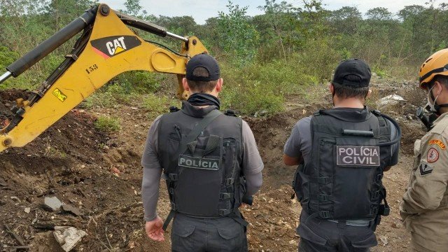 Megaoperação da Polícia Civil encontra cemitério clandestino do tráfico e local de desmanche de carros em São Gonçalo