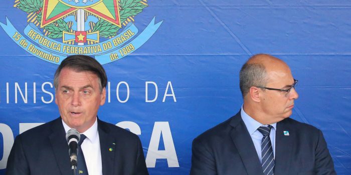 Bolsonaro provoca Witzel após afastamento do governador: ‘Rio está pegando’
