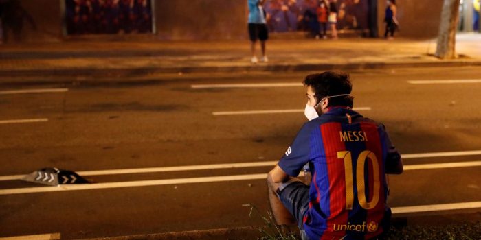 Torcedores protestam pedindo renúncia de presidente do Barcelona