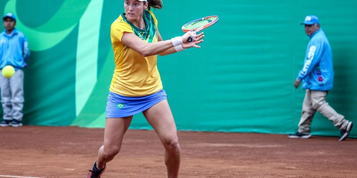 Brasileira estreia com vitória nas duplas no WTA de Lexington, nos EUA