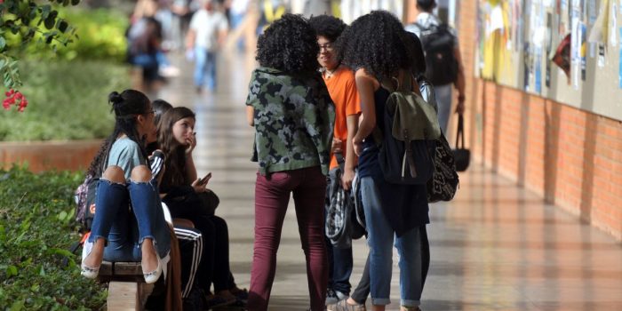 Mourão: universitários com condições deviam pagar por ensino público