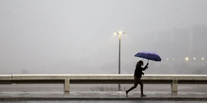 Após 118 dias de seca, volta a chover em Brasília