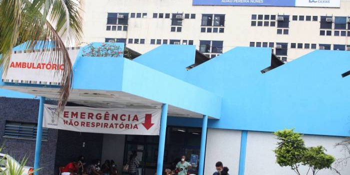 Menina de três anos baleada no peito em Santa Cruz da Serra, em Caxias, segue internada