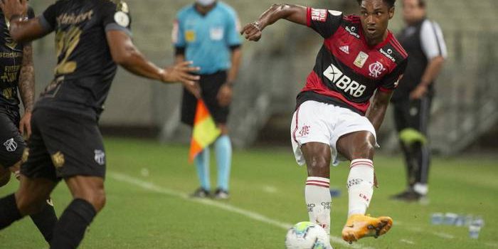 Com baixo rendimento, Flamengo sofre derrota para o Ceará no Brasileirão