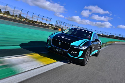 Jaguar I-Pace define recorde de tempo de volta para SUVs elétricos em Interlagos