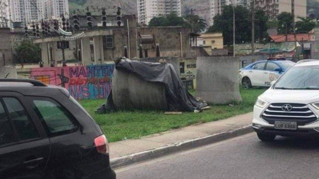 Casal Morador de rua é encontrado morto a tiros na via Light  em Nova Iguaçu