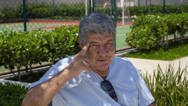 Vice de Bolsonaro, Hamilton Mourão quer Joel Santana como técnico do Flamengo