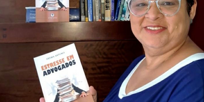 Professora da Baixada faz pesquisa e lança livro sobre o alto nível de estresse em advogados
