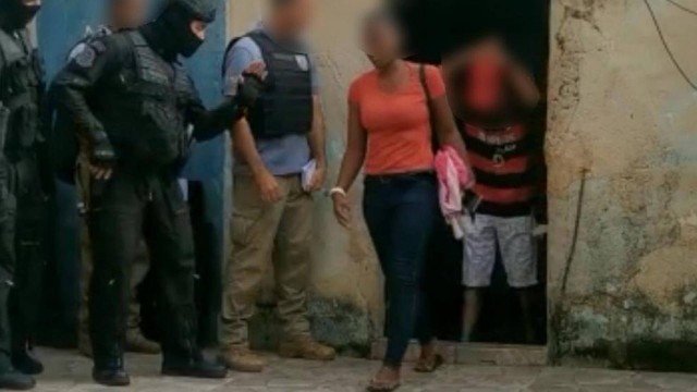Mulher é liberada após ser feita refém por homem dentro de casa por mais de duas horas no Rio