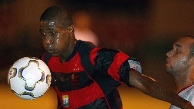 Ex-Flamengo e Santos, atacante Diogo morre em acidente de moto no Paraná