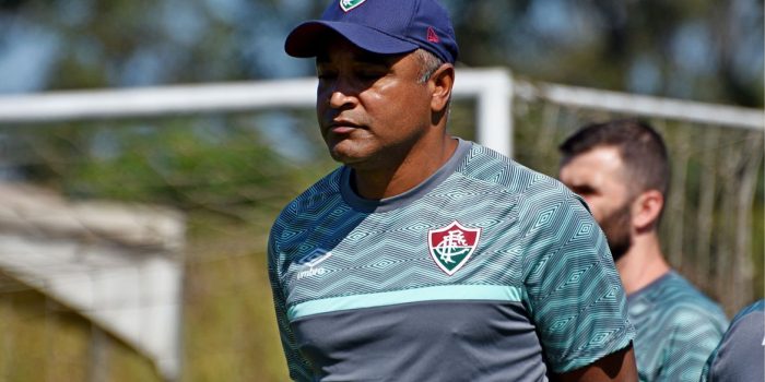 Roger Machado quer força máxima contra Criciúma nesta terça-feira