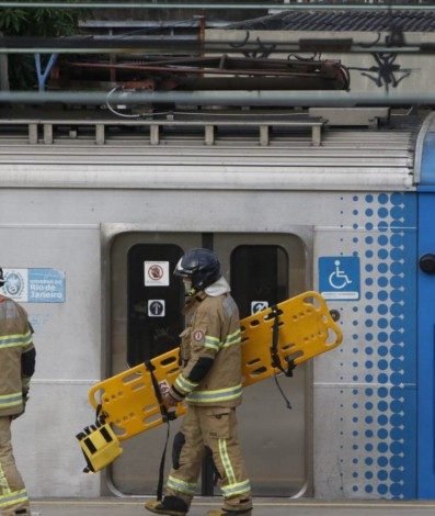 Homem morre após ficar preso entre o trem e a plataforma de estação da SuperVia na Zona Norte
