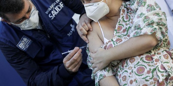Câmara aprova prioridade para grávidas na vacinação contra covid-19
