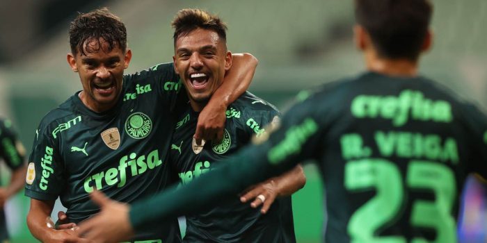 Com gol relâmpago, Palmeiras bate Grêmio e vira líder do Brasileiro