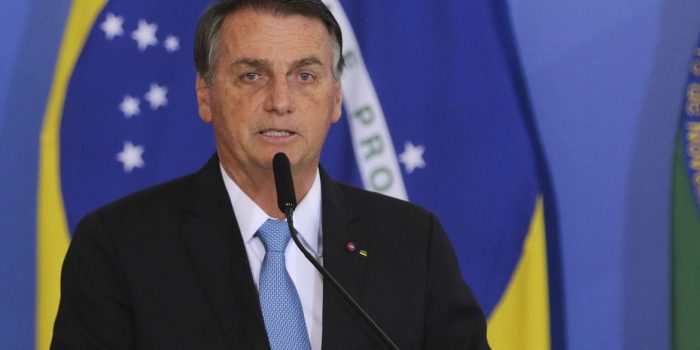 Bolsonaro entra com ação no STF questionando inquérito das fake news