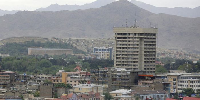 Talibãs conquistam 10ª cidade provincial afegã, a caminho de Cabul