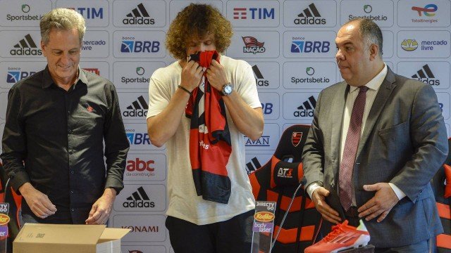 David Luiz reconhece influência da torcida do Flamengo em acerto: ‘Peso grande’