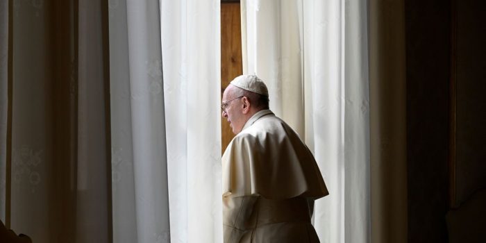 Papa manifesta tristeza por abusos de menores pela Igreja na França