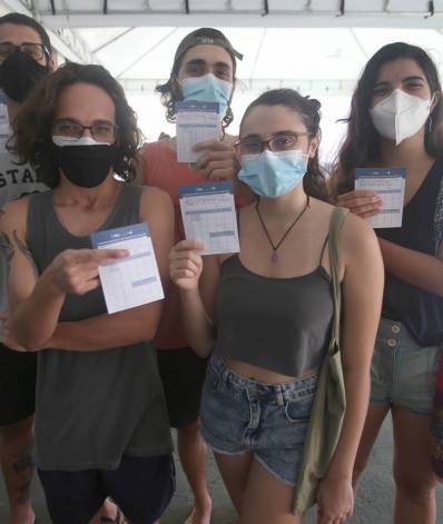 População busca postos diante do aumento dos casos de gripe no Rio
