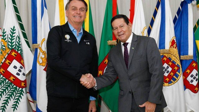 Mourão afirma que Bolsonaro ‘tem que entender’ preço do combustível e diz ser contra venda de Petrobras