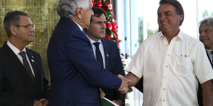 Presidente assina adesão de Goiás a plano de recuperação fiscal