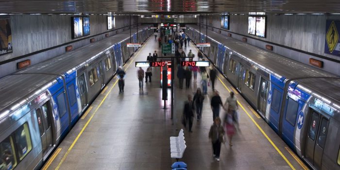 Passageiro que tomar dose de reforço viaja de graça no Metrô do Rio