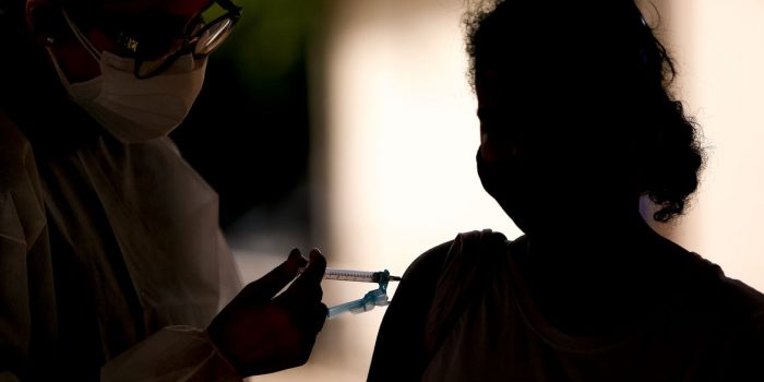 Brasil doará 500 mil doses de vacina contra covid-19 ao Paraguai