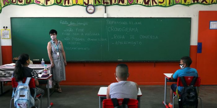 Bolsonaro reajusta em 33,24% o piso salarial de professores da educação básica