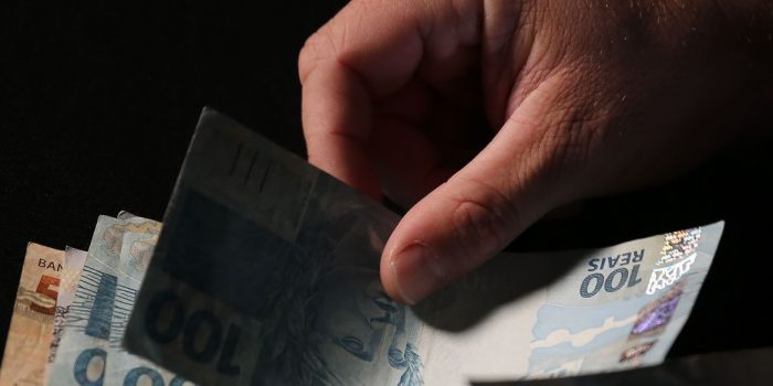 Correntistas resgatam R$ 900 mil esquecidos em bancos, segundo BC