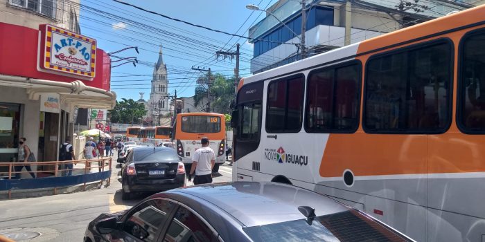 Mudança do trânsito, revolta os motoristas  e transforma Nova Iguaçu em um caos