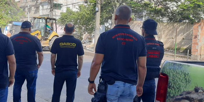 Força-tarefa demole 19 imóveis irregulares em Rio das Pedras