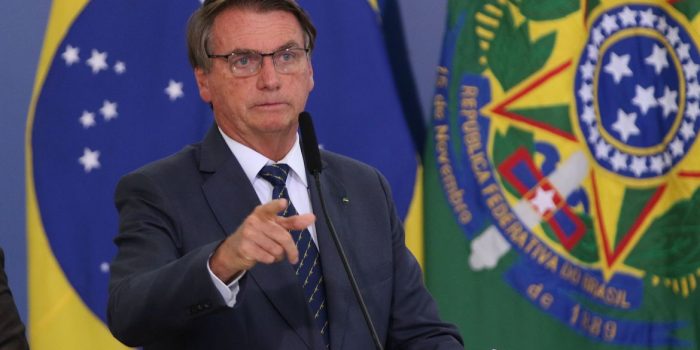 Bolsonaro teria direito constitucional de declarar Estado de Defesa, afirma especialista