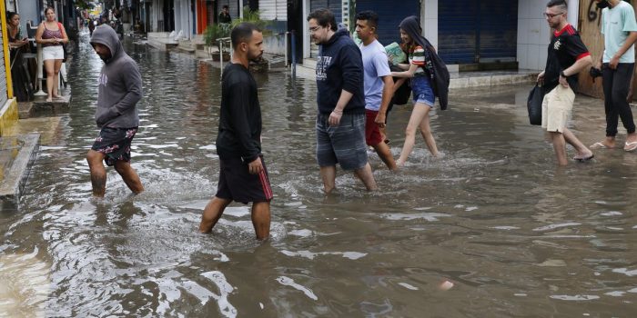 Sobe para 17 total de mortos por chuvas que causaram muitos prejuízos na Baixada
