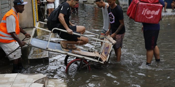 Chuvas na Baixada e Angra matam 15 pessoas e bombeiros buscam desaparecidos