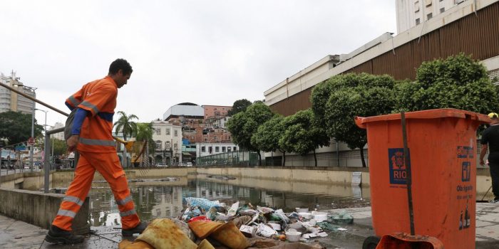Com fim da greve, garis do Rio farão hora extra para limpar a cidade