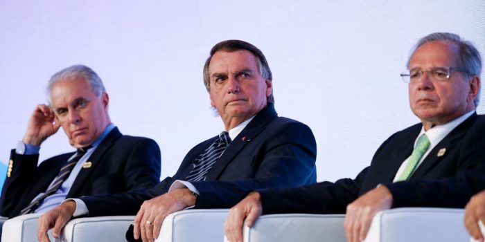 Em SP, presidente critica Petrobras e diz “lamentar” preço do diesel