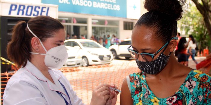 Nova Iguaçu segue com a vacinação contra Covid-19 nesta terça-feira