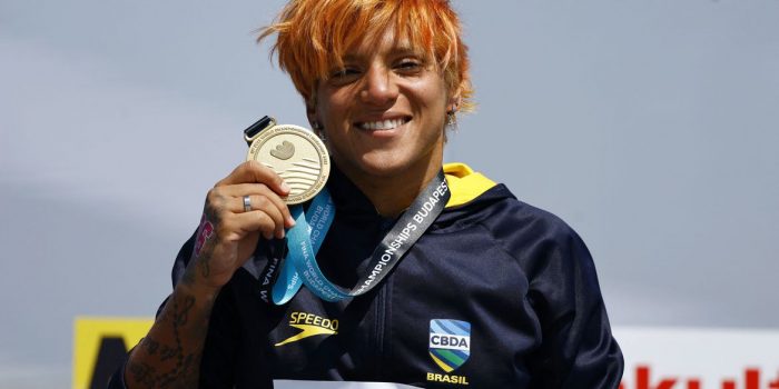 Ana Marcela é pentacampeã mundial dos 25 km na maratona aquática