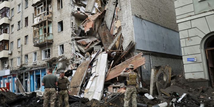 Foguetes ucranianos atingem área controlada pela Rússia
