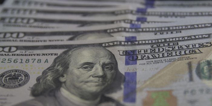 Dólar sobe para R$ 5,24 com medo de recessão no exterior