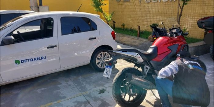 Detran apreende moto clonada em Nova Iguaçu