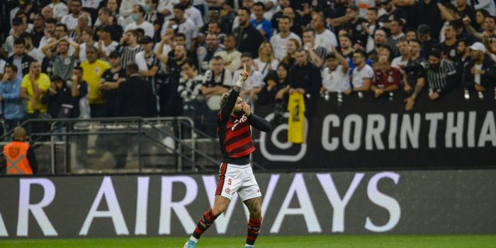 Fla bate Corinthians com gols de Arrascaeta e Gabriel
