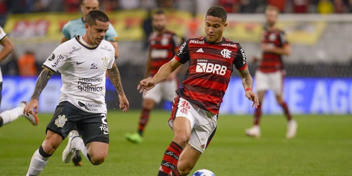 Duelo Flamengo x Corinthians define 1º semifinalista da Libertadores