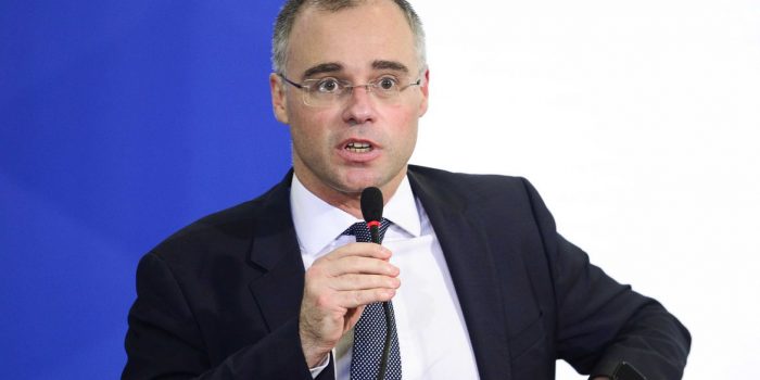 Ministro pede vista em casos envolvendo presidente no STF