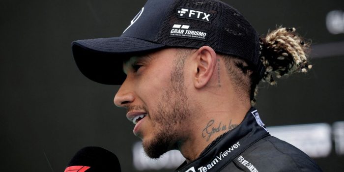 Lewis Hamilton se diz “totalmente transformado” por viagem à África